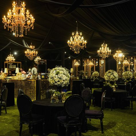 A black and gold cocktail saga! Decor & Production: @showkraftdesignerweddings Planning: @varmallaofficial Location: @mementosbyitchotels_udaipur Entertainment: @manjmusik Shot By: @sandeepmunjalphotography #destinationweddings #decor #showkraftdesignerweddings #itcmementosudaipur #udaipur #cocktail #blackandgold Black And Gold Cocktail, Cocktail Decor, Cocktail Decoration, Black And White Wedding Theme, Mandala Wallpaper, White Wedding Theme, Gold Cocktail, Black And White Wedding, Backdrop Decorations