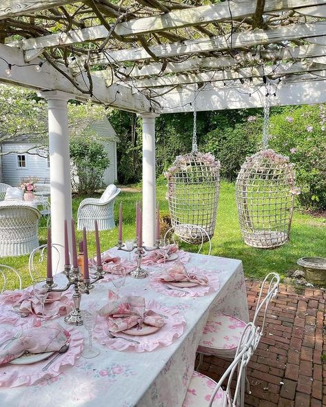 LoveShackFancy 🎀 (@loveshackfancy) • Instagram photos and videos Cottage Aesthetic, Garden Dining Set, Front Porch Decorating, Bday Girl, Flower Farm, Garden Spaces, Shabby Chic Decor, House Inspo, House Inspiration