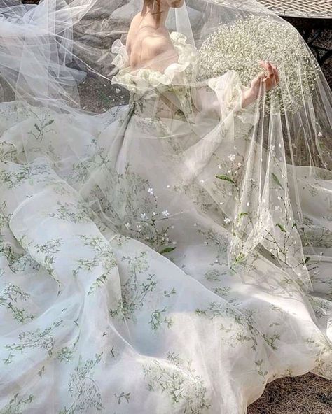 Cottegcore Wedding Dresses, Cottage Core Aesthetic Wedding Dress, Flower Covered Wedding Dress, Wedding Cottagecore Dress, Floral Fairy Wedding, Wedding Dress Untraditional, Nature Wedding Dress Forests, Wedding Dresses With Gold Detail, Enchanted Bridesmaid Dresses