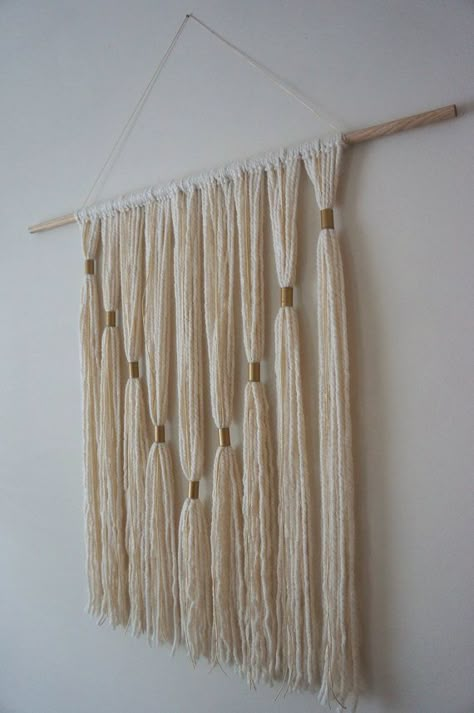 Modern Wall Hanging | Gold Pola Macrame, Yarn Wall Art, Modern Wall Hanging, Astuces Diy, Metal Tree Wall Art, Yarn Wall Hanging, Macrame Ideas, Macrame Projects, Décor Diy