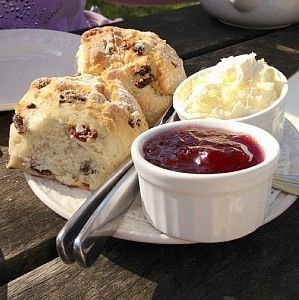 Cream Tea Cat Detective, Scones And Clotted Cream, Old Bakery, British Village, Uk Recipes, British Tea, Self Catering Cottages, English Village, Cream Tea