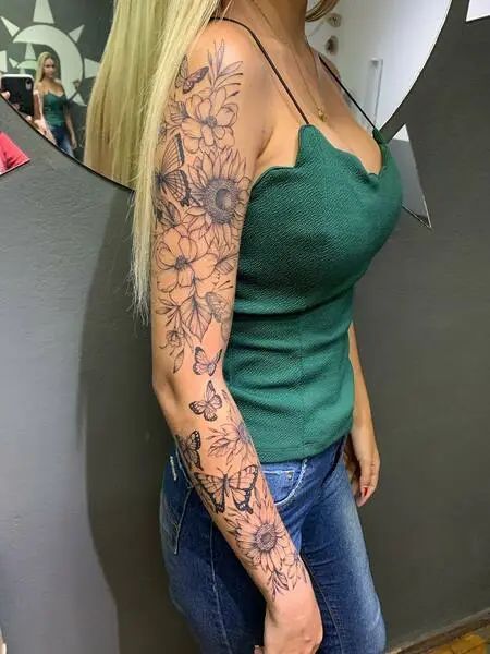 Upper Arm Half Sleeve Tattoo For Women, Beautiful Sleeve Tattoos For Women, Dainty Sleeve Tattoos For Women, Beautiful Sleeve Tattoos, Floral Sleeve Tattoo, Butterfly Sleeve Tattoo, Jasmine Tattoo, Colorful Sleeve Tattoos, Underarm Tattoo