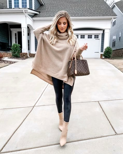 Look Legging, Legging Outfits, Poncho Style, Casual Winter Outfits, Faux Leather Leggings, Fall Fashion Outfits, Casual Fall Outfits, Business Casual Outfits, Fashion 2020