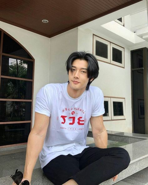 Vietnamese Men, Korean Men Hairstyle, Most Handsome Actors, Boys Long Hairstyles, Cute Asian Guys, How To Look Handsome, Handsome Actors, Boy Hairstyles, Poses For Men