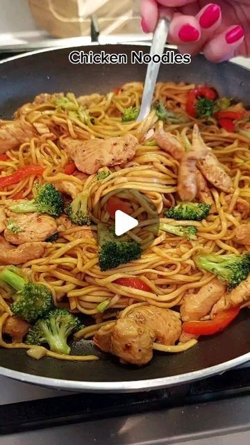 Easy Chicken Recipes Videos, Hoisin Chicken, Chicken Croquettes, Asian Dinner, Chicken Lo Mein, Homemade Chinese, Chow Mein Recipe, Chicken Chow Mein, Chicken Noodles