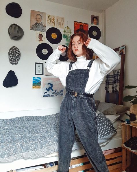 Painter Outfit Aesthetic, Arthoe Outfit, Arthoe Fashion, Artist Aesthetic Outfit, Painter Outfit, Soft Outfits, Colorful Vibes, 2023 Outfits, Vintage Style Outfits Retro