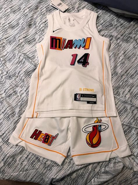 Basketball Shorts Design, Jersey Aesthetic Design, Jersey Basketball Design Ideas, Simple Jersey Design Basketball, Jersey Ideas Basketball, Basketball Jersey Aesthetic, Basketball Uniforms Design Men, Design Jersey Basket, Jersey For Basketball