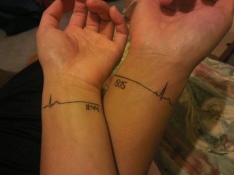 Definitely one of the coolest tattoos I've seen. This couple who are nursing students together got the time of their birth with a ECG tattoo...pretty cool!! Birth Time Tattoo, Style Chart Aesthetic, Ecg Tattoo, Birth Tattoo, Ekg Tattoo, Twin Tattoos, Nurse Tattoo, Sister Tattoos, Name Tattoos