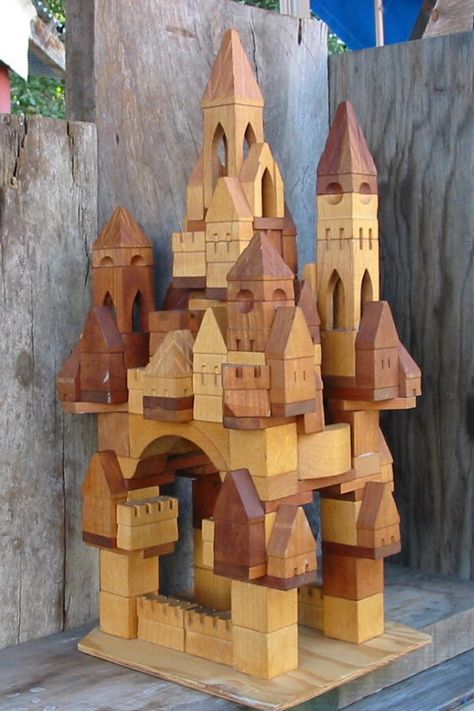 Wooden Toy Castle, Wooden Castle, Castle Building, Toy Castle, Handmade Wooden Toys, Toy Art, Building Construction, Wood Toys, Wooden Blocks