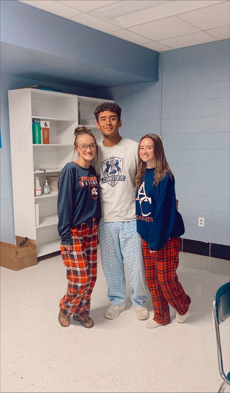 Pajamas For Pajama Day, Pajama Day Spirit Week, Fnl Themes, Hoco Themes, Pajama Day At School, Spirit Days, Pj Day, Spirit Week Outfits, Cute Onesies