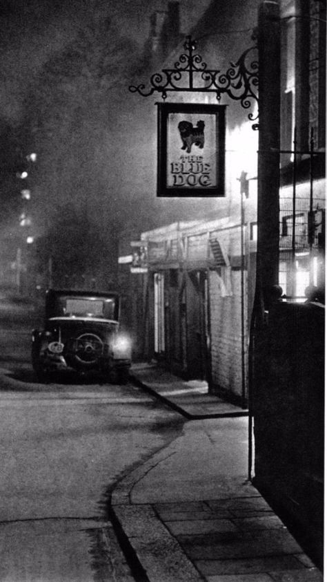 Stunning Atmospheric Photographs of London Streets at Night in the 1930s John Morrison, London Night, Francisco Goya, London History, London Pubs, Dark City, London Town, London Photos, Old London