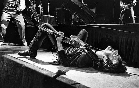 Always laying down on the job! Backstage Concert, Chelsea Hotel, E Street Band, Born To Run, Music Images, Rare Pictures, Bruce Springsteen, Bw Photo, Staying Alive