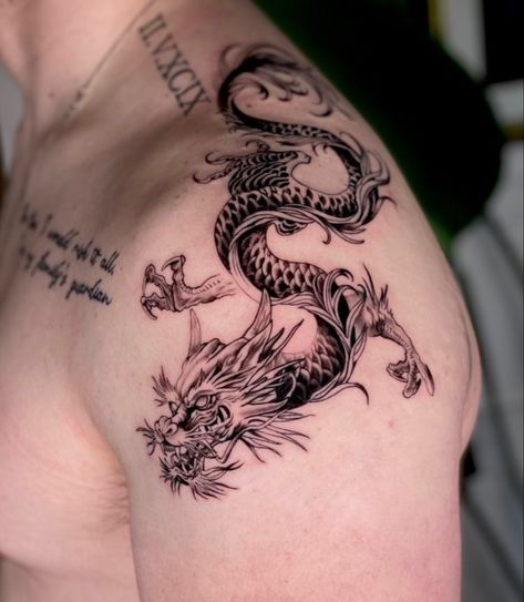 Asian Shoulder Tattoo, Dragon Tattoo Shoulder Men, Shoulder Tattoo Blackwork, Tattoo Ideas For Men Dragon, Dragon Shoulder Tattoo For Men, Men Dragon Tattoo, Blackwork Dragon Tattoo, Dragon Tattoo On Shoulder, Dragon Tattoo Traditional