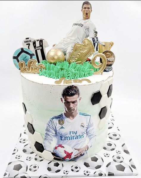 Football Cake Ronaldo, Ronaldo Cake Ideas, Cr7 Cake Birthday, Pastel Cr7, Ronaldo Cake Birthdays, Cristiano Ronaldo Cake Ideas, Ronaldo Theme Cake, Cristiano Ronaldo Birthday Cake, Cr7 Birthday