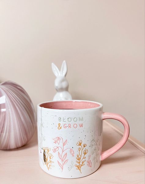 Spring vibes, easter, tea, cute cups Awsthetic Mug, Easter Starbucks Cups, Spring Mugs, Bunny Cups, Spring Cups, Easter Cups, Easter Mug, Spring Party, Novelty Mugs