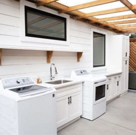 Outdoor Laundry Room Ideas Patio, Outside Laundry Room, Outdoor Laundry Area, Outdoor Laundry Rooms, Outdoor Laundry, Backyard Getaway, Home Backyard, Dirty Kitchen, Stock Cabinets