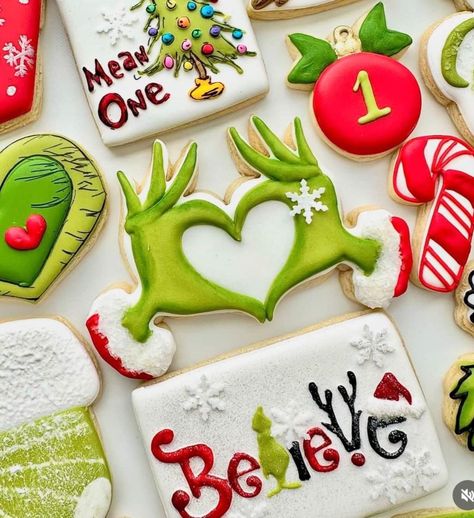 Book Cookies Decorated, Grinch Sugar Cookies Decorated, Grinch Cookie, Christmas Themed Desserts, Christmas Royal Icing Cookies, Duck Cookies, Grinch Cake, Cow Cookies, Cookie Platters