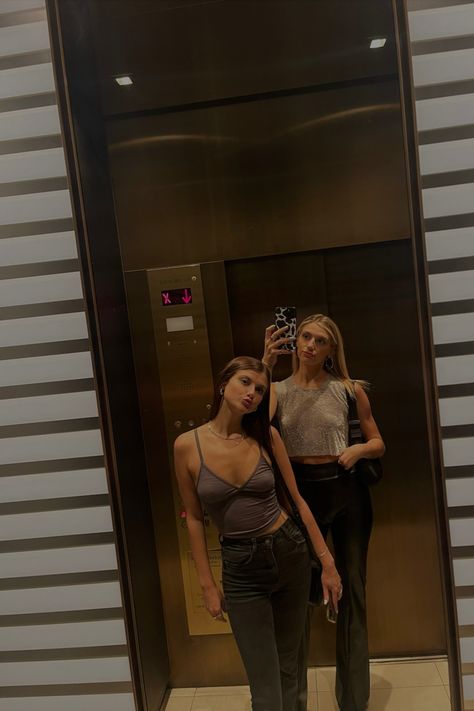 Brooklyn Mirage Outfit, Night Out Outfit Nyc, Nyc Night Out Outfit, Mirror Selfie Ideas Instagram, Nyc Club Outfit, Selfie Ideas Instagram Story, Night Outfits Bar, Brooklyn Mirage, College Party Outfit