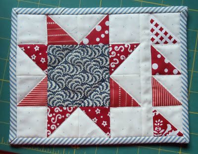 I've been doing some spring cleaning and summer decorating lately, so I haven't had very much time for sewing.  The other day, though, I was... Star Mug Rug, Patriotic Mug Rugs, Rug Mugs, Christmas Mug Rugs, Small Quilt Projects, Quilted Placemats, Quilted Coasters, Rug Tutorial, Mug Rug Patterns