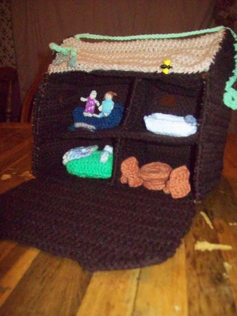 Take Along Dollhouse : 19 Steps - Instructables Crochet Doll House, Crochet Dollhouse, Doll House Plans, Play Sets, Lion Brand Yarn, Baby Yarn, Play House, Pipe Cleaner, 4 Kids