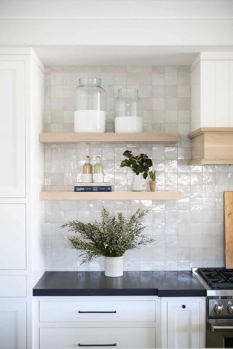 Brooke Wagner Design, Brooke Wagner, Minimal Kitchen, Kitchen Backsplash Designs, Dream Beach Houses, Quartz Countertop, Kitchen Wall Tiles, Up House, Transitional Kitchen