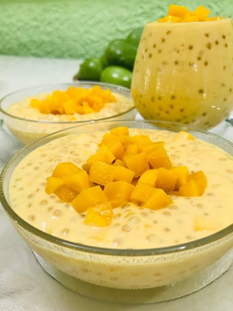 Mango Sago is a popular Filipino dessert made with ripe mangoes, milk and tapioca pearls. Mango Sago is a creamy delicious dessert and so easy to make using few ingredients. Mango Tapioca Pearls, Mango Tapioca Desserts, Filipino Mango Dessert, Phillipino Desserts, Mango Sago Dessert Recipe, Filipino Dishes Recipe, Kakanin Filipino Desserts, Mango Recipes Dessert, Tapioca Pearls Recipe