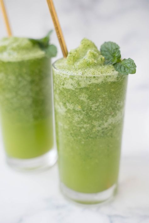 Mint Lemonade, Lemon Benefits, Lemon Drink, Mint Plants, Lime Soda, Culinary Herbs, Lemon Mint, Lemon Wedge, Fresh Lime