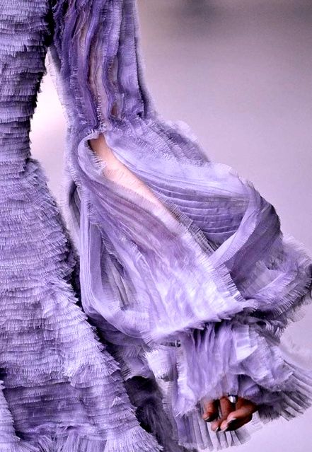 * Detail Couture, Couture Details, Looks Black, Tandem, Shades Of Purple, Fashion Details, Purple Dress, Couture Fashion, Look Fashion