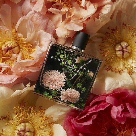 The exquisite Dahlia & Vines. A beautiful blend of our founder’s – @LauraSlatkin – favorite flowers: peonies, roses, dahlias and dewy daffodils blended with garden vines. Such an elegant, romantic floral. #NESTFragrances #Sephora #NESTatSephora #EauDeParfum Perfume Package, Nest Fragrances, Natural Luxury, Perfume Photography, Garden Vines, Romantic Bouquet, Perfume Packaging, Cosmetics Photography, Product Shots