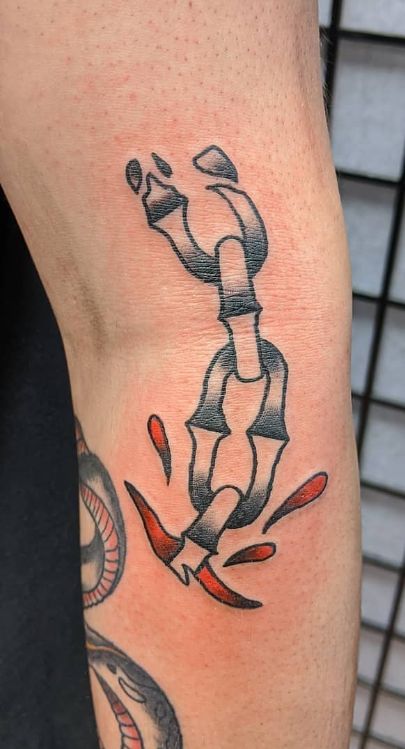 American Traditional Chain Tattoo, Chain Tattoo Men, Traditional Chain Tattoo, Traditional Tattoo Drawings, Neon Tattoo, Minimalist Tattoo Ideas, Chain Tattoo, Celestial Tattoo, Tattoo Apprenticeship