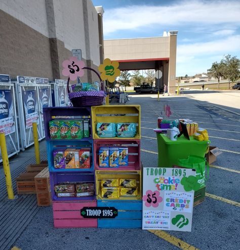 Colorful spray painted wooden crates used for cookie display. #girlscouts #cookies #display #cookiebooth #cookietime #spraypaint Girlscouts Cookies, Booth Diy, Girl Scout Mom, Girl Scout Cookie Sales, Girl Scout Cookies Booth, Cookie Display, Scout Mom, Brownie Girl Scouts, Cookie Time