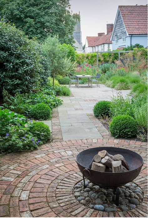 English Courtyard Garden Patio, Cottage Style Front Garden, Cottage Garden Paving, Garden Paving Design, Cottage Garden Courtyard, Cottage Garden Seating Area, Large Courtyard Garden Ideas, Cottage Garden Pathways, Wrap Around Garden Design