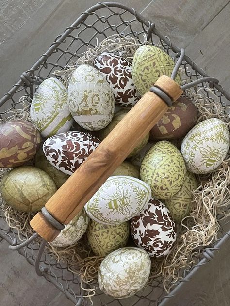 Beautiful Decoupage Easter Egg DIY - An Organized Season Easter Egg Diy, Floral Napkin Rings, Easter Tablescapes, Easter Egg Crafts, Easter Eggs Diy, Wooden Craft, Festive Holiday Decor, Plastic Eggs, Egg Crafts