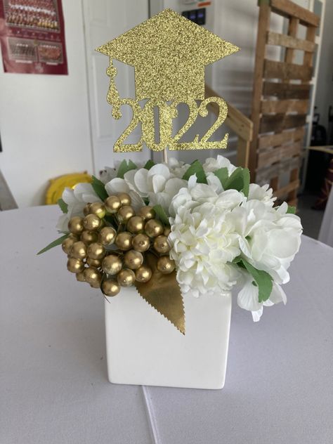 Center Piceses For Graduation, College Grad Centerpiece Ideas, Flowers For Graduation Party, Grad Flower Centerpieces, Graduation Table Centerpiece Ideas, Centerpiece Graduation Party, Center Piece For Grad Party, Elegant Graduation Centerpieces, Dollar Tree Graduation Party Decoration