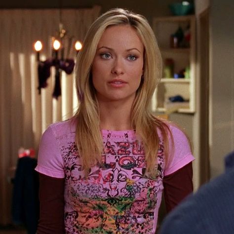 Olivia Wilde The Oc, Elizabeth Young, 2000s Tv Shows, 2000s Shows, Seth Cohen, Marissa Cooper, Early 2000s Aesthetic, Tv Clothes, The O.c.