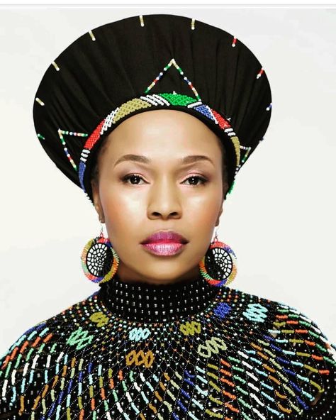 Sindi Dlathu fans on Instagram: “Never ever forget or abandon your Roots, who You are, and where you're heading. 🌸 Embrace your true being... Enjoy your Heritage loves…” Zulu Bride, Zulu Wedding, African Head Dress, African Hats, Shoulder Necklace, African Bride, Beaded Hat, Zulu, African Culture