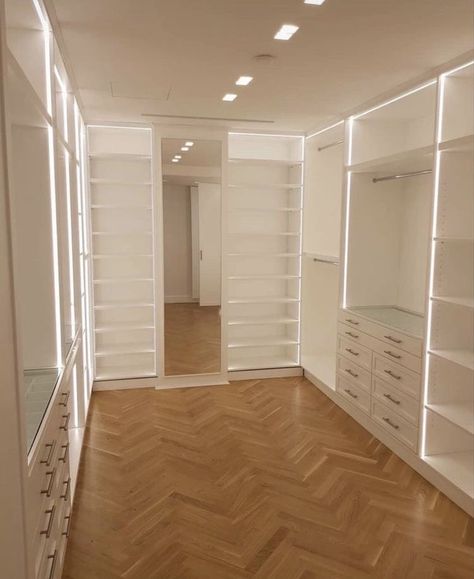 Rich Furniture, House Closet, Bedroom Ideas For Couples, Dressing Room Decor, Dressing Room Closet, Dream Closet Design, Closet Design Layout, Walk In Closet Design, Luxury Closets Design