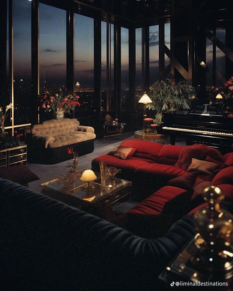 Conversation pit, 80s, 80s conversation pit, big sofa, relaxing room, calm room, cozy, dark vibe, dark aesthetic, decor ideas, decor inspo, inspo 80s Nyc Apartment, 80s Luxury Penthouse, 80s Apartment Aesthetic, 80s Home Aesthetic, 80s Penthouse, Retro Futurism Interior, Living Room Wall Shelves, Retro Chic Decor, Room Wall Shelves