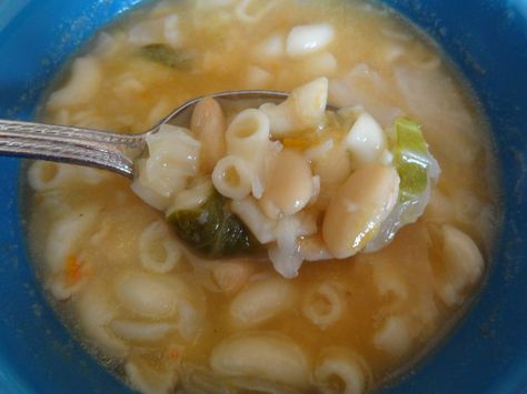 Sopa de feijao Portuguese Soup, Portugal Food, Portuguese Style, Bean Pasta, Portuguese Cuisine, White Bean Soup, The Soup, Cabbage Soup, Brazilian Food