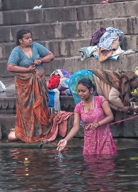 Trip To India, Amazing India, Travel India, Women Bathing, How To Earn Money, Madurai, Bollywood Movies, India Travel