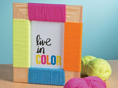 Colorful Yarn Frame Decorate Frames Ideas, Yarn Frame, Knit A Scarf, Soft Neon, Blue And Magenta, Unique Picture Frames, Pom Crafts, Diy Presents, Crafts With Pictures