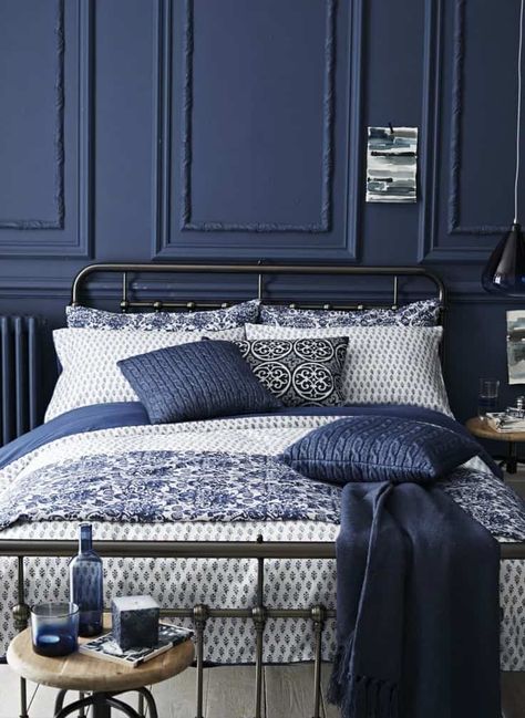 Navy Bedroom Walls, Bedroom Design Diy, Navy Bedrooms, Blue Bedroom Walls, Dark Blue Bedrooms, Navy Blue Bedrooms, Blue Bedroom Design, Blue Bedroom Decor, Decor Ikea