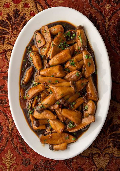 Chinese Braised Mushrooms Recipe - How to Braise Mushrooms Braised Mushrooms Chinese, Chinese Mushroom Recipes, Chinese Buffet Mushrooms, Mushroom Recipes Chinese, Chinese Mushrooms Recipes, Beech Mushroom Recipe, Kikurage Mushroom, Asian Mushroom Recipes, Braised Meals