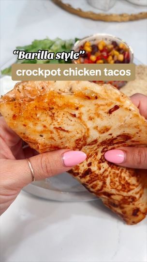 296K views · 6.1K reactions | Oooo yes we love an easy, high protein/ low cal crockpot recipe (one your family will enjoy too) macros + how I balance my plate shown at end! Birria tacos are from my Balanced Bites cookbook! | MaKayla Thomas Fitness | OMI · Cheerleader (Felix Jaehn Remix Radio Edit) Baria Taco, Mykala Thomas Fit, Makayla Thomas Fit Recipes, High Protein Low Cal, Makayla Thomas, Macro Food, Ww Dinner, Chicken Roll Ups, Birria Tacos