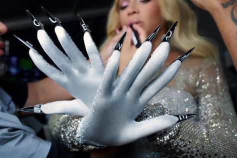 Beyonce Nails, Beyonce World Tour, Ariana Grande Grammys, Beyonce Pictures, Queen Bee Beyonce, Beyonce Outfits, Beyonce Style, Beyoncé Giselle Knowles-carter, Beyoncé Giselle Knowles