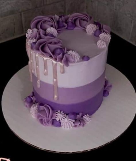 Purple White Cake Birthday, Simple Purple Cake Designs, Purple Birthday Cake For Women Elegant, Purple 70th Birthday Cake, Purple Colour Birthday Cake, Pink And Purple Cake Ideas Simple, Purple 40th Birthday Cake, Small Purple Cake, Pastel Colored Cake