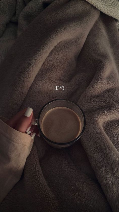 @sstyle.me Detail Pictures Instagram, Coffee Instagram Ideas, Easy Instagram Picture Ideas At Home, Night Coffee, Coffee Obsession, Instagram Ideas Post, Instagram My Story, Cozy Aesthetic, Coffee Photography