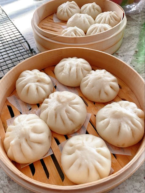 Bao Food, Flour Dumplings, Chinese Dumplings, Japan Food, Ground Pork, Dim Sum, Wheat Flour, Food Gifts, Food Cravings