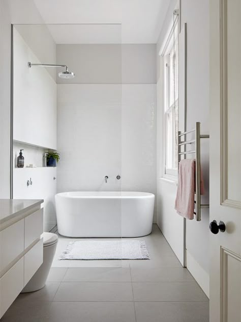 Clifton Hill, Victorian Terrace House, Bad Inspiration, White Bath, House Design Photos, Stylish Bathroom, Bathroom Layout, Minimalist Bathroom, Small Bathroom Decor