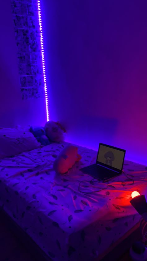 Low Budget Room Decor, Tiny Room Ideas Bedrooms, Small Room Ideas Aesthetic, How To Keep Your Room Clean, Budget Aesthetic, Uni Bedroom, Small Led Lights, Tiny Room, Uni Room